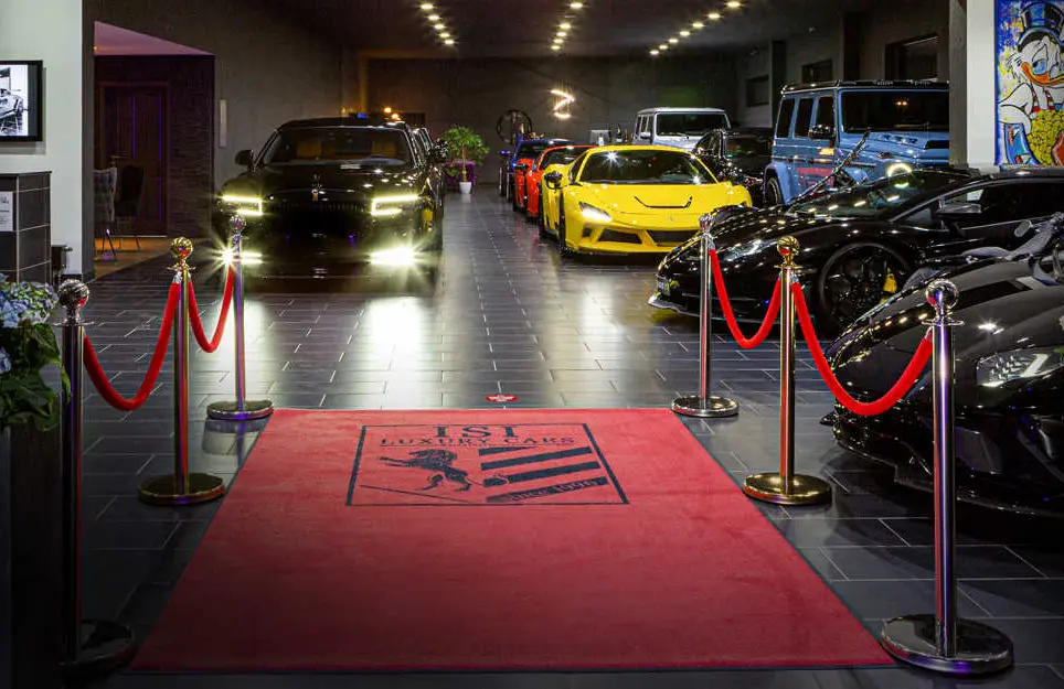 Red carpet with the ISI crest, lined with brass posts and red ropes