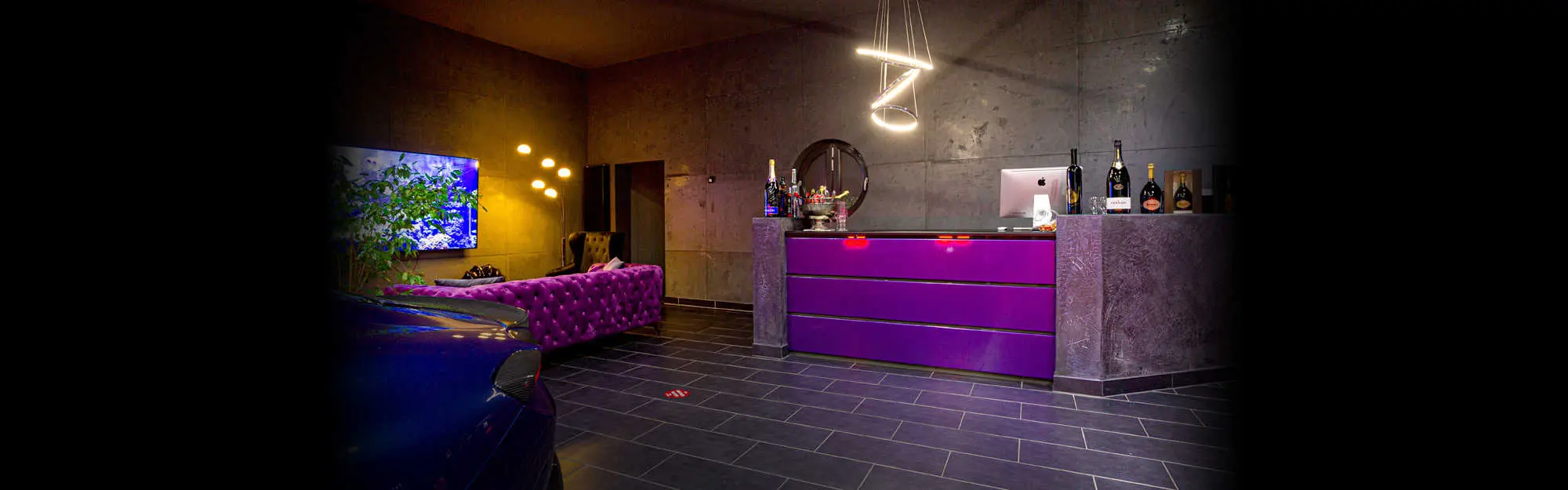 Lounge-Bereich im Autohaus ISI